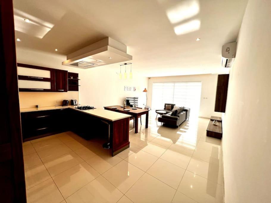 Viewline Seaview Modern 3 Bedroom Apartment مرسلوك المظهر الخارجي الصورة