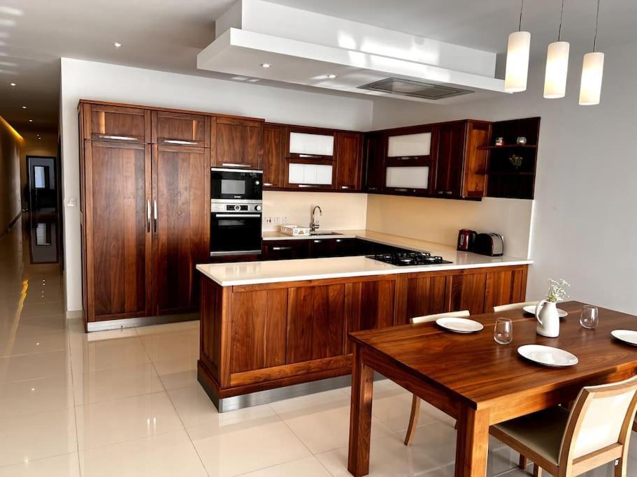 Viewline Seaview Modern 3 Bedroom Apartment مرسلوك المظهر الخارجي الصورة